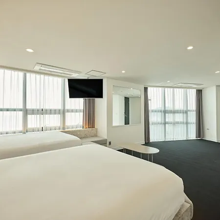 Uh Suite The Haeundae
